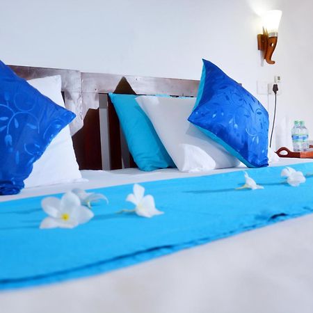 Blue Sky Beach Resort Unawatuna Exterior photo