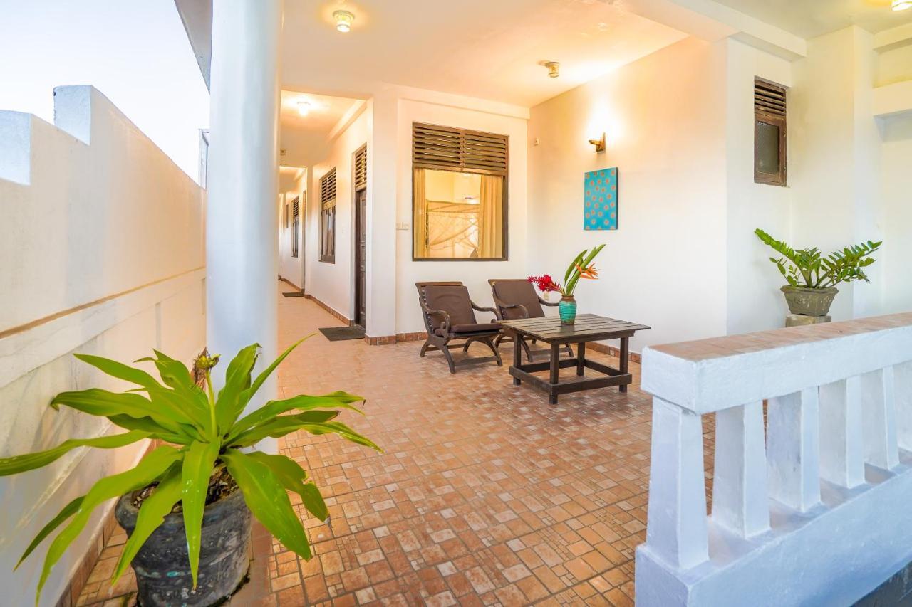 Blue Sky Beach Resort Unawatuna Exterior photo