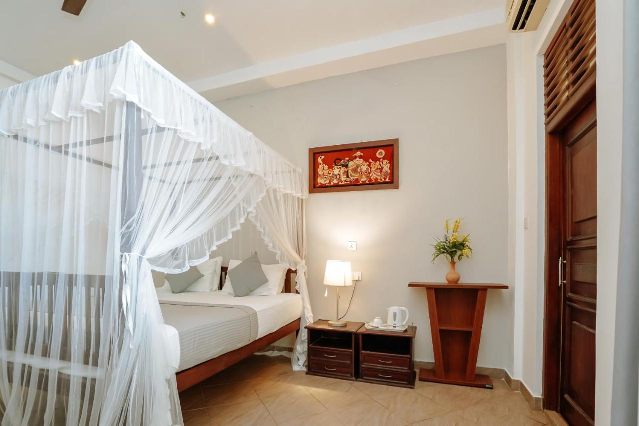Blue Sky Beach Resort Unawatuna Exterior photo