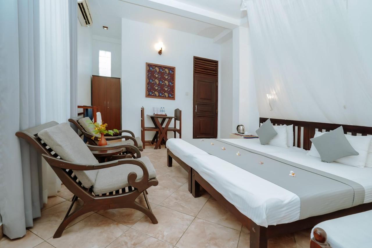 Blue Sky Beach Resort Unawatuna Exterior photo