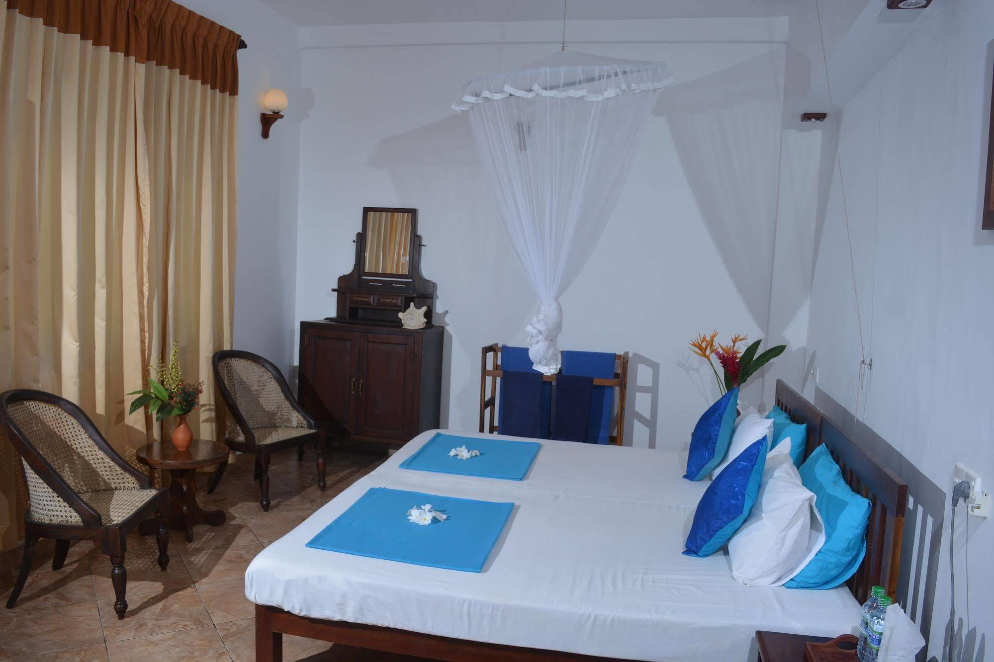 Blue Sky Beach Resort Unawatuna Exterior photo