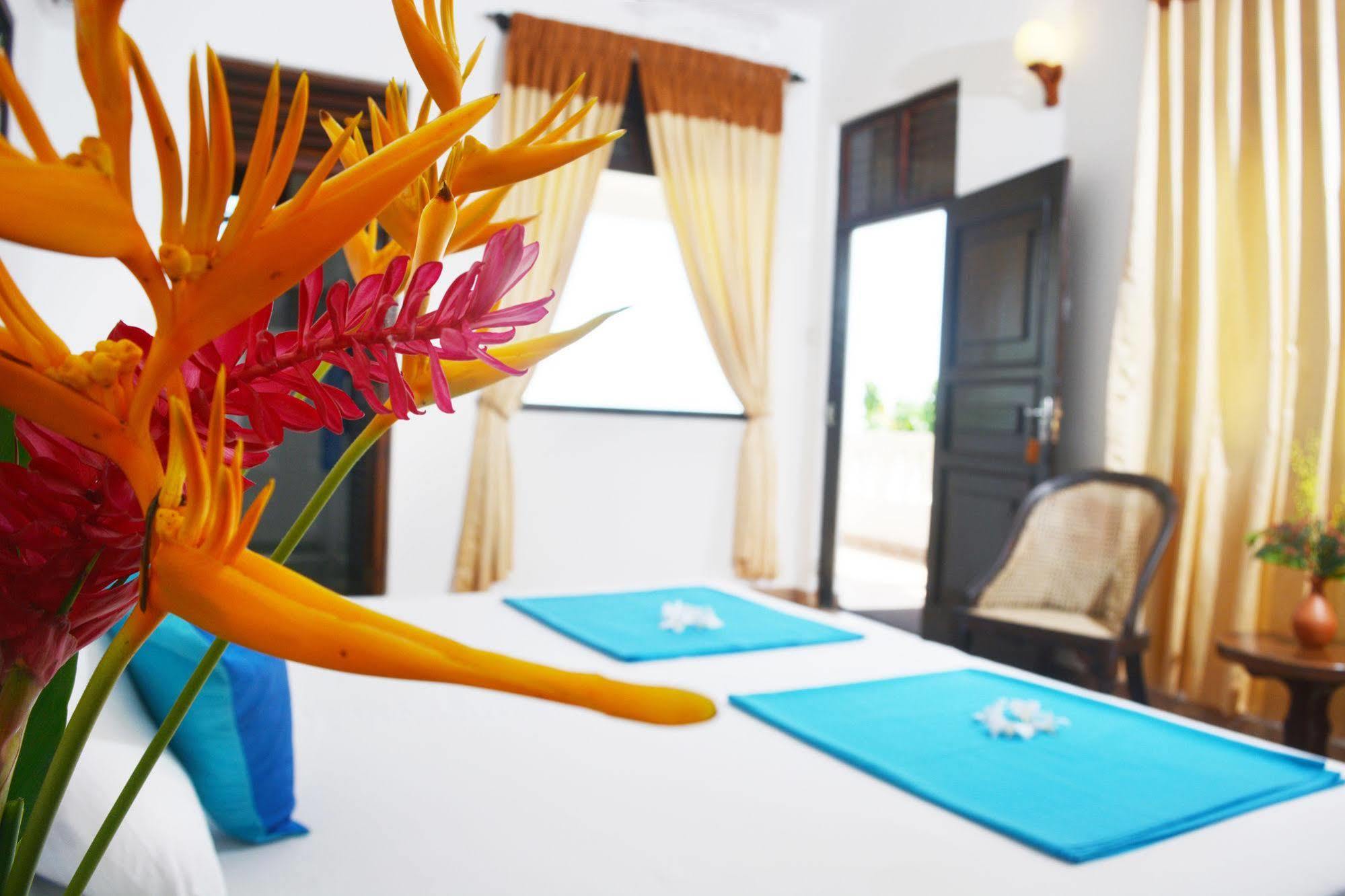 Blue Sky Beach Resort Unawatuna Exterior photo